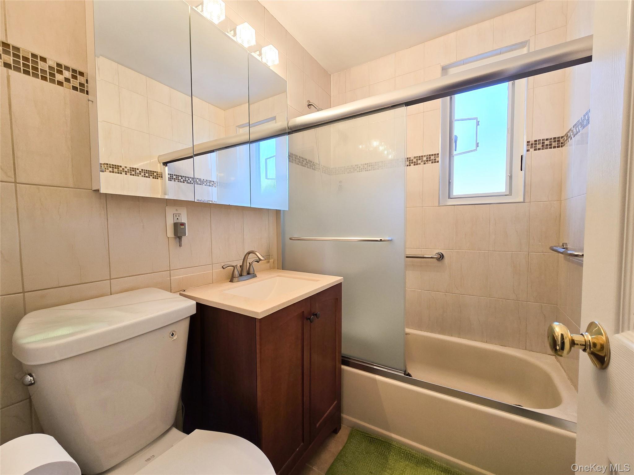 #13 photo, 218-09 73 Avenue, Bayside , NY 11364