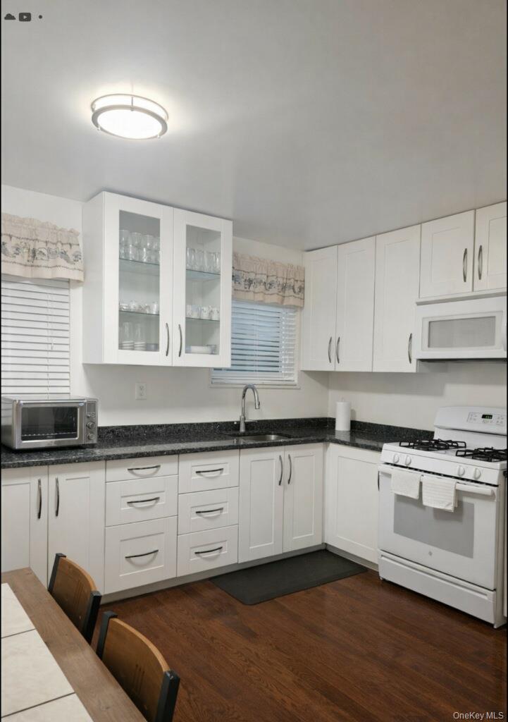 #15 photo, 218-09 73 Avenue, Bayside , NY 11364