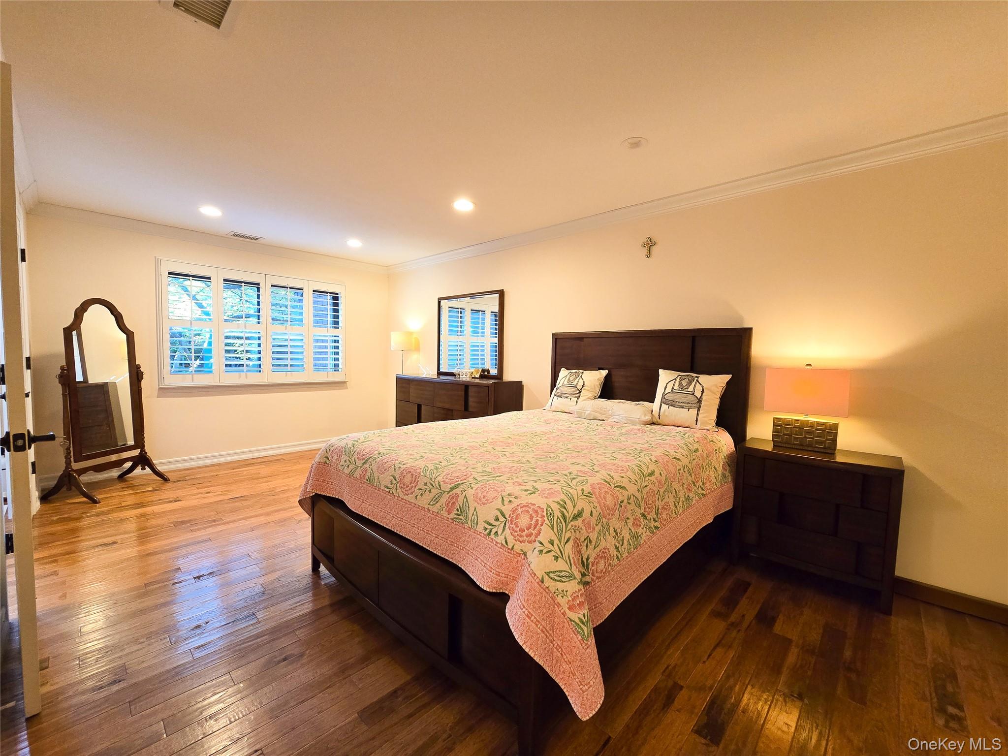 #10 photo, 54 Acorn Ponds Drive, Roslyn , NY 11576