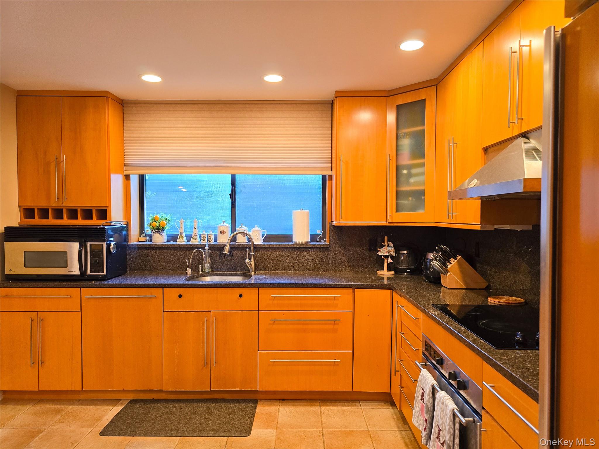 #15 photo, 54 Acorn Ponds Drive, Roslyn , NY 11576