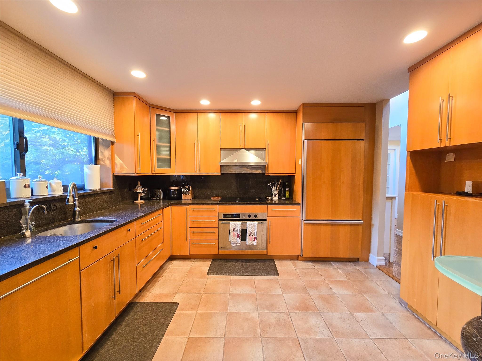 #16 photo, 54 Acorn Ponds Drive, Roslyn , NY 11576