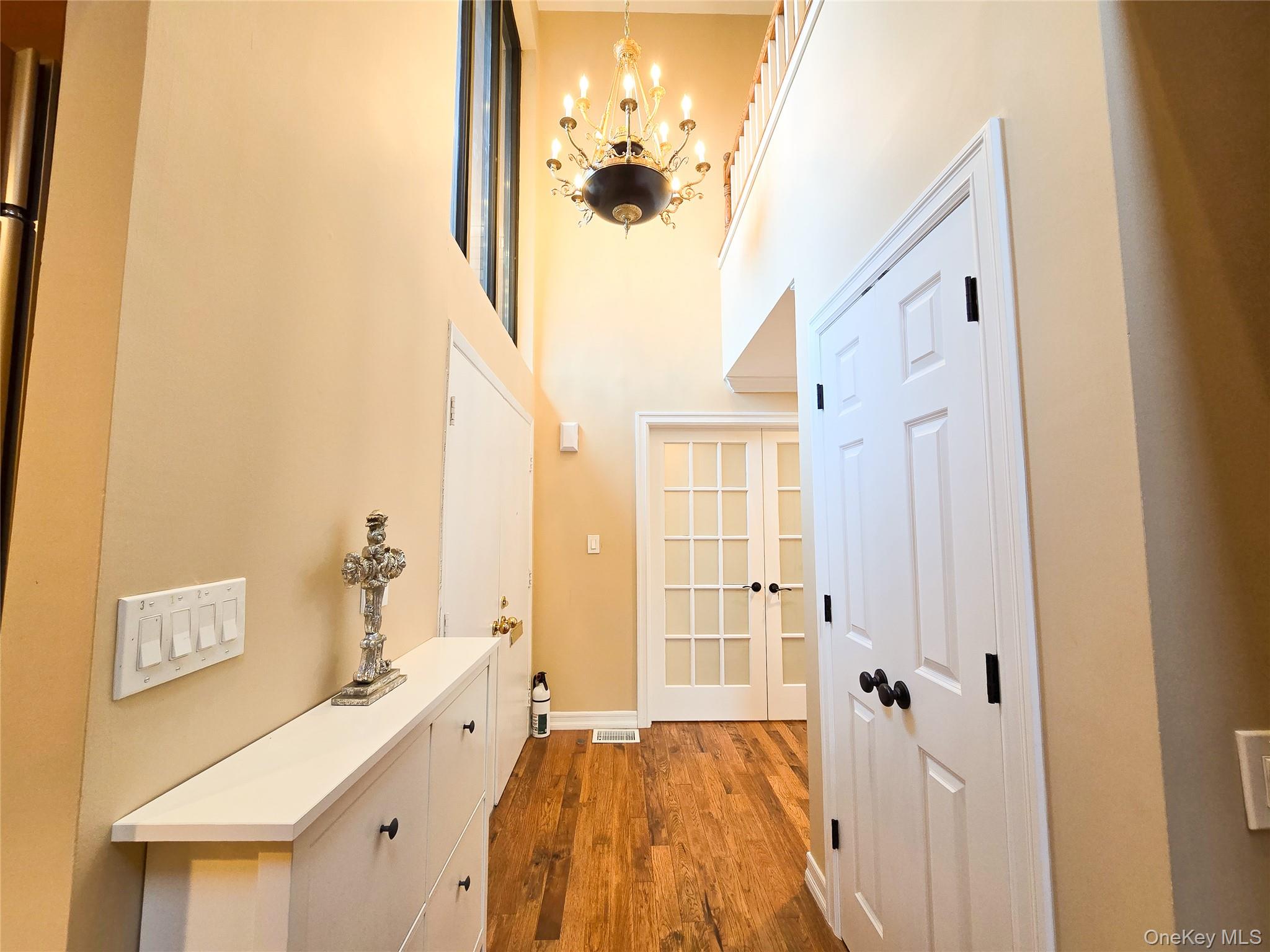 #4 photo, 54 Acorn Ponds Drive, Roslyn , NY 11576