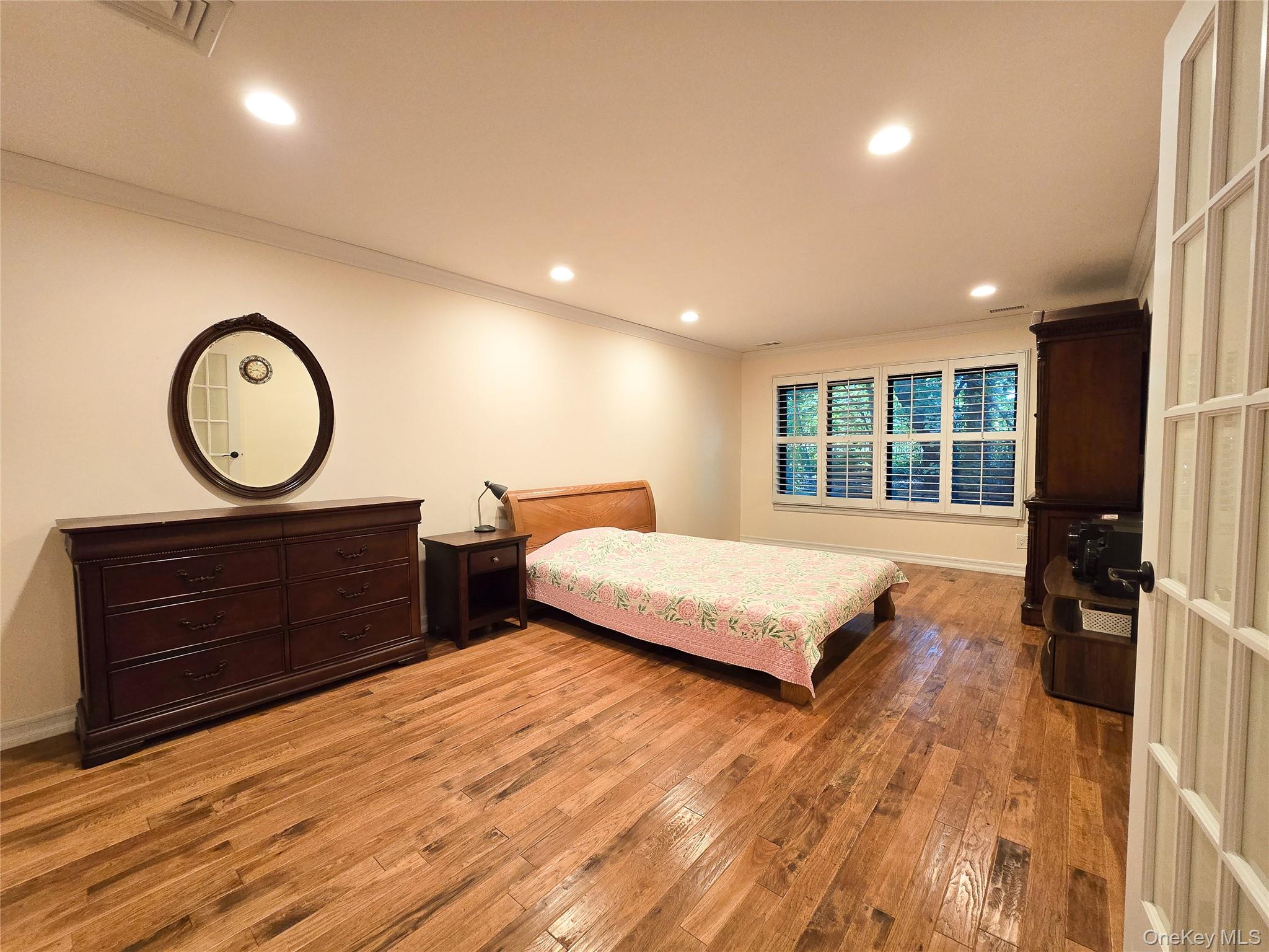 #9 photo, 54 Acorn Ponds Drive, Roslyn , NY 11576