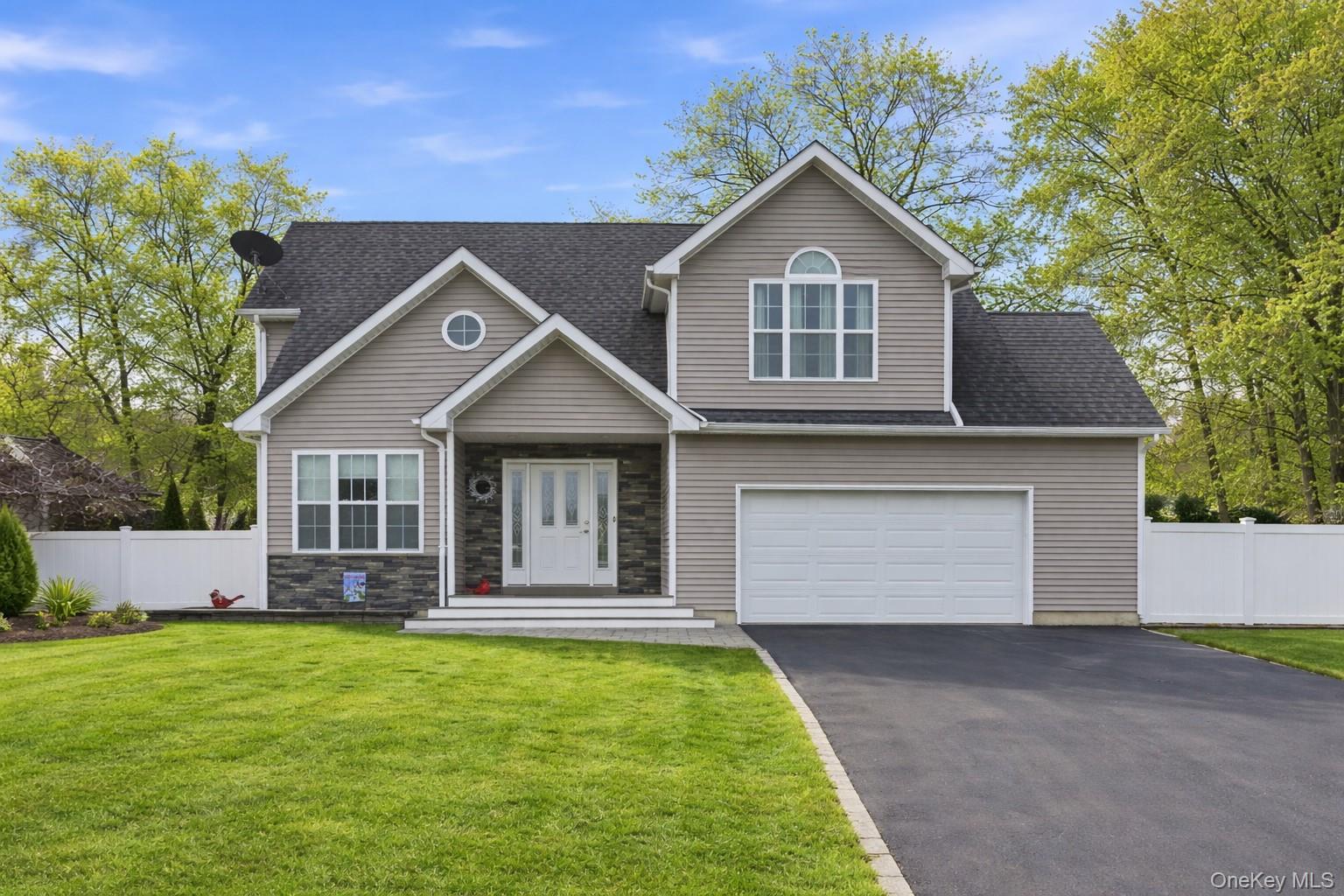 #1 photo, 4 Macintosh Lane, サフォーク郡 Selden , NY 11784