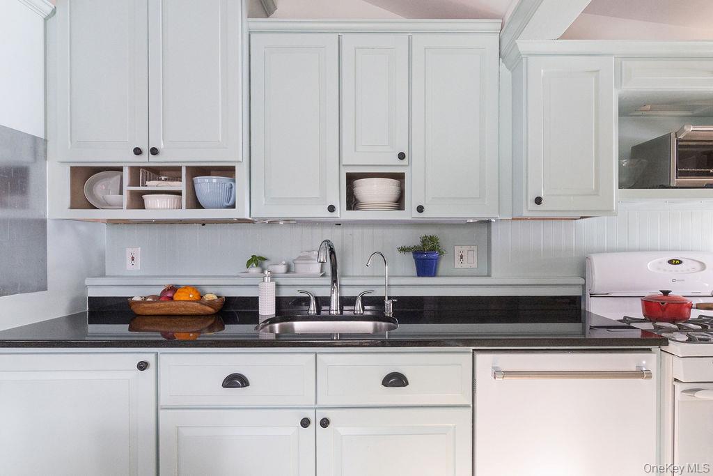 #5 photo, 3 Vine Road, Rocky Point , NY 11778