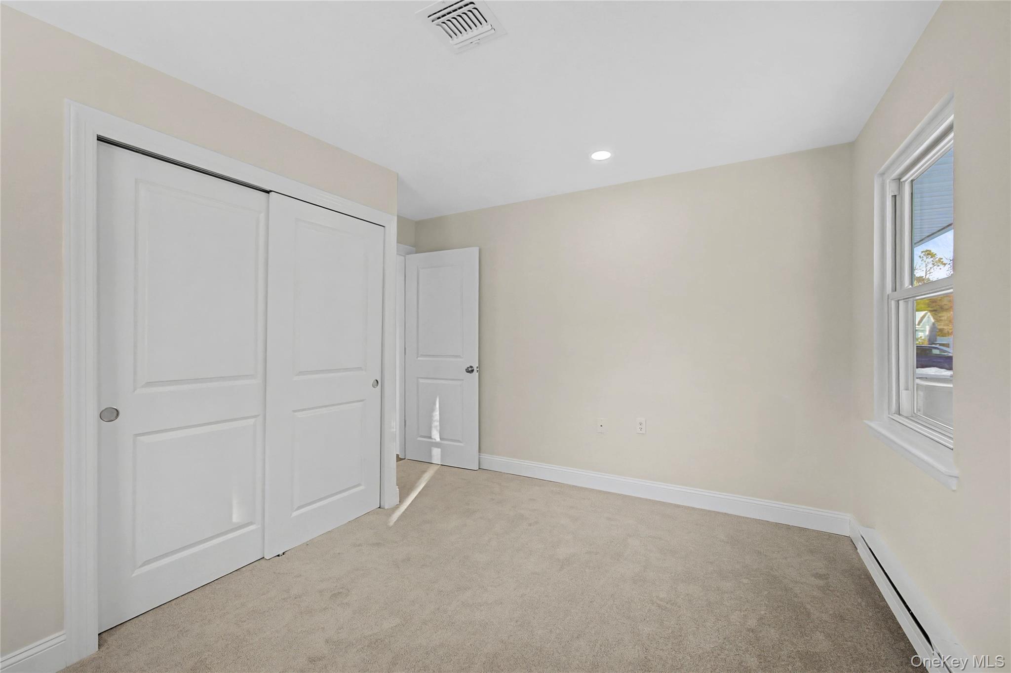 #11 photo, 190 Edinburgh Drive, সাফোক কাউন্টি Ridge , NY 11961