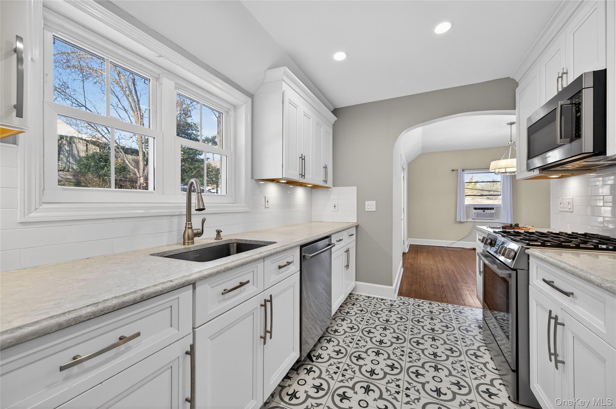 #10 photo, 108 La Rue Drive, सफ़ोक काउंटी Huntington , NY 11743