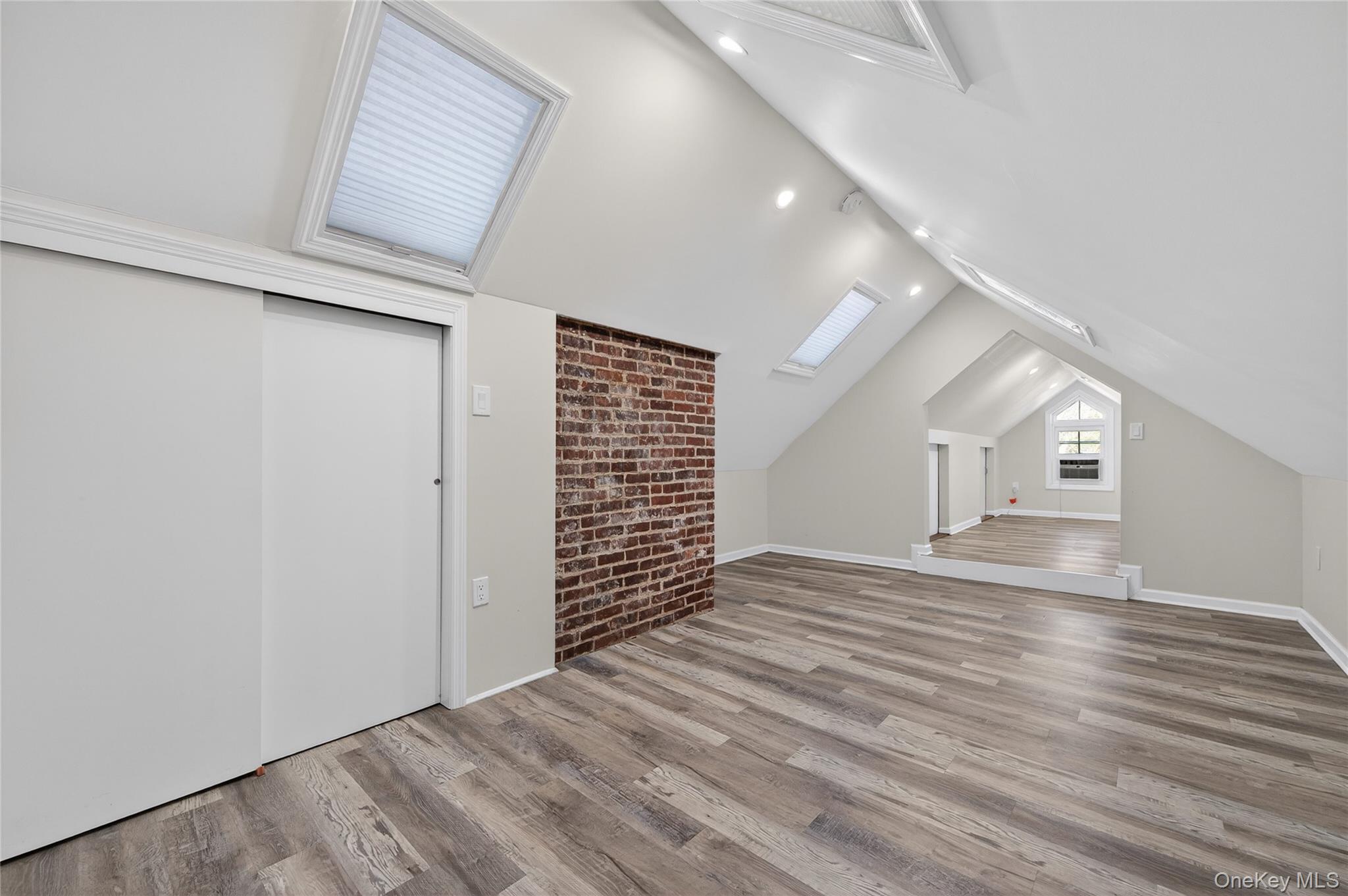 #19 photo, 108 La Rue Drive, सफ़ोक काउंटी Huntington , NY 11743