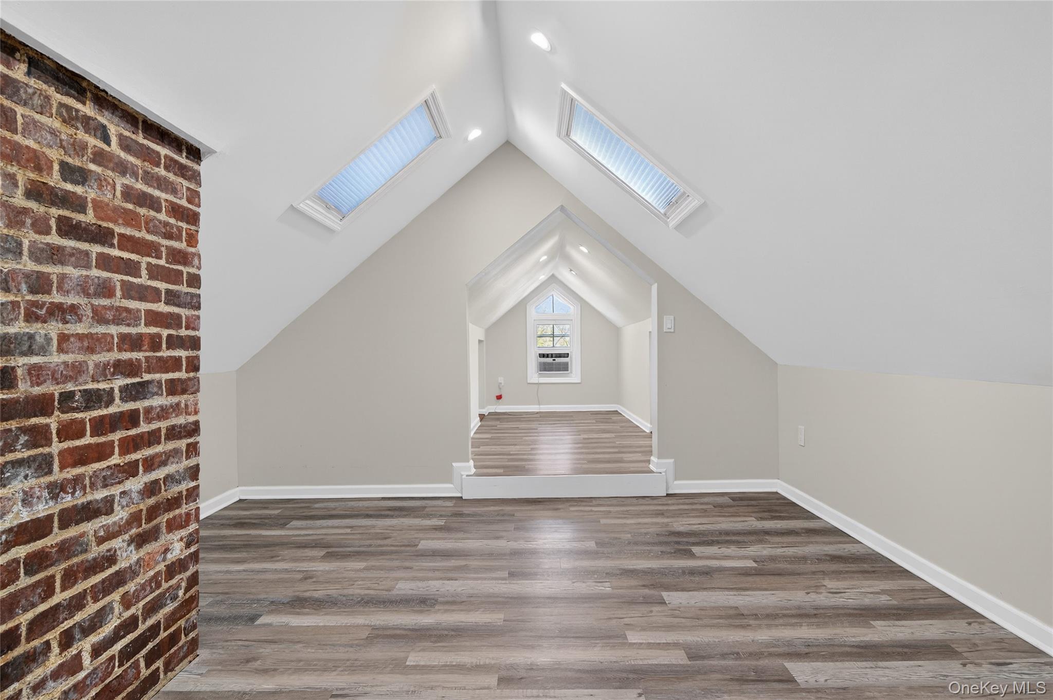 #20 photo, 108 La Rue Drive, सफ़ोक काउंटी Huntington , NY 11743