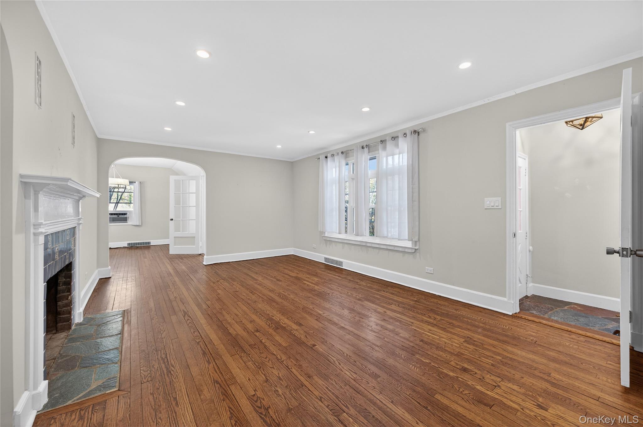 #3 photo, 108 La Rue Drive, सफ़ोक काउंटी Huntington , NY 11743