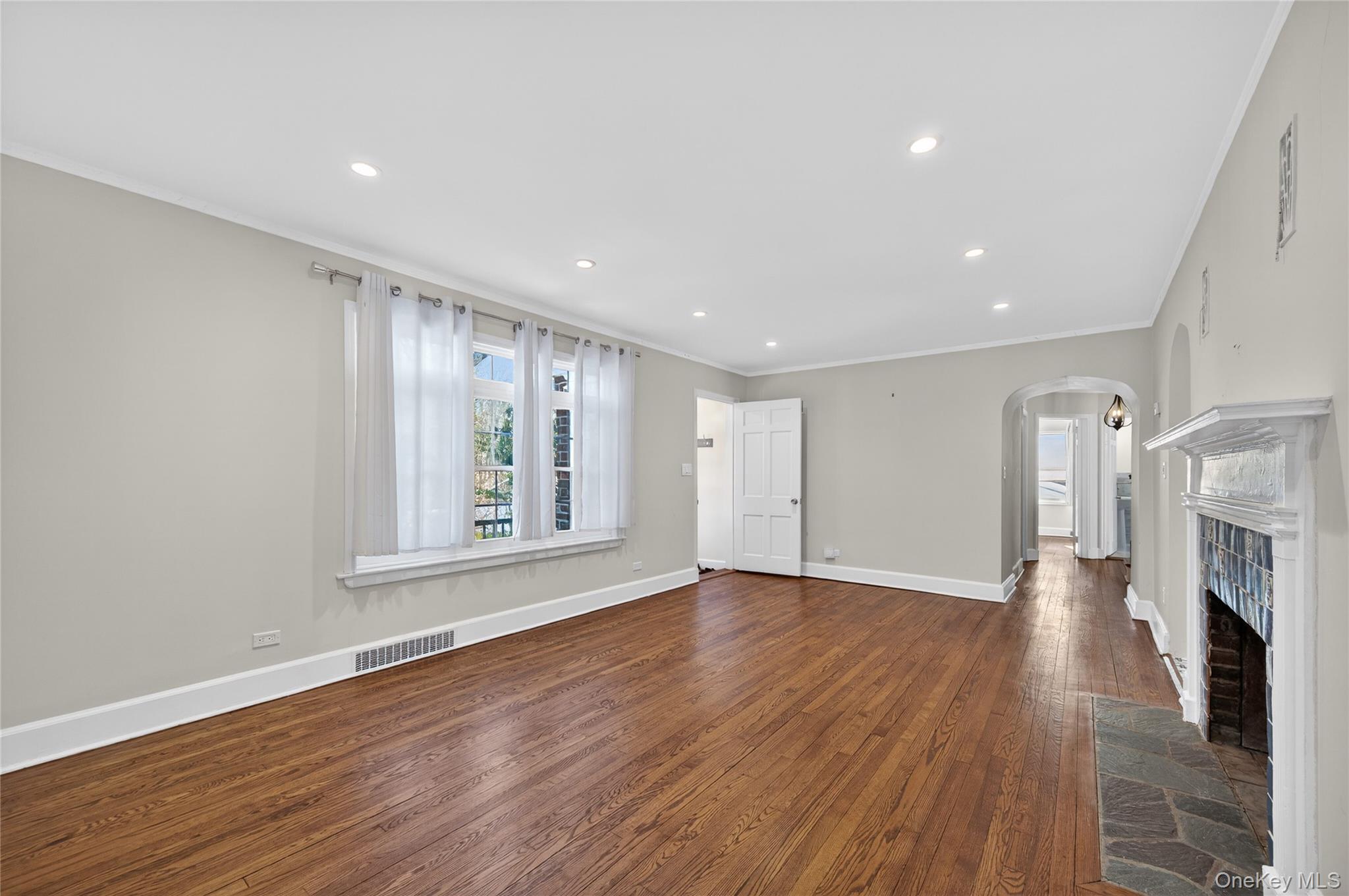 #5 photo, 108 La Rue Drive, सफ़ोक काउंटी Huntington , NY 11743