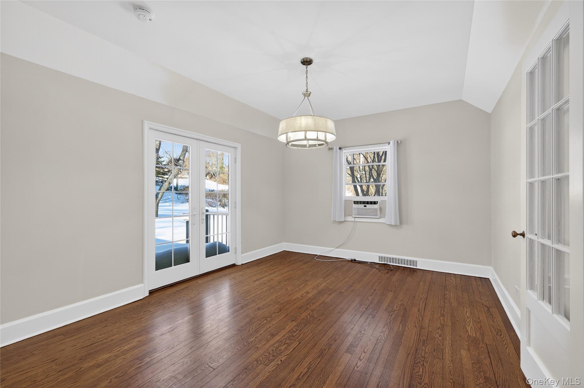 #7 photo, 108 La Rue Drive, सफ़ोक काउंटी Huntington , NY 11743