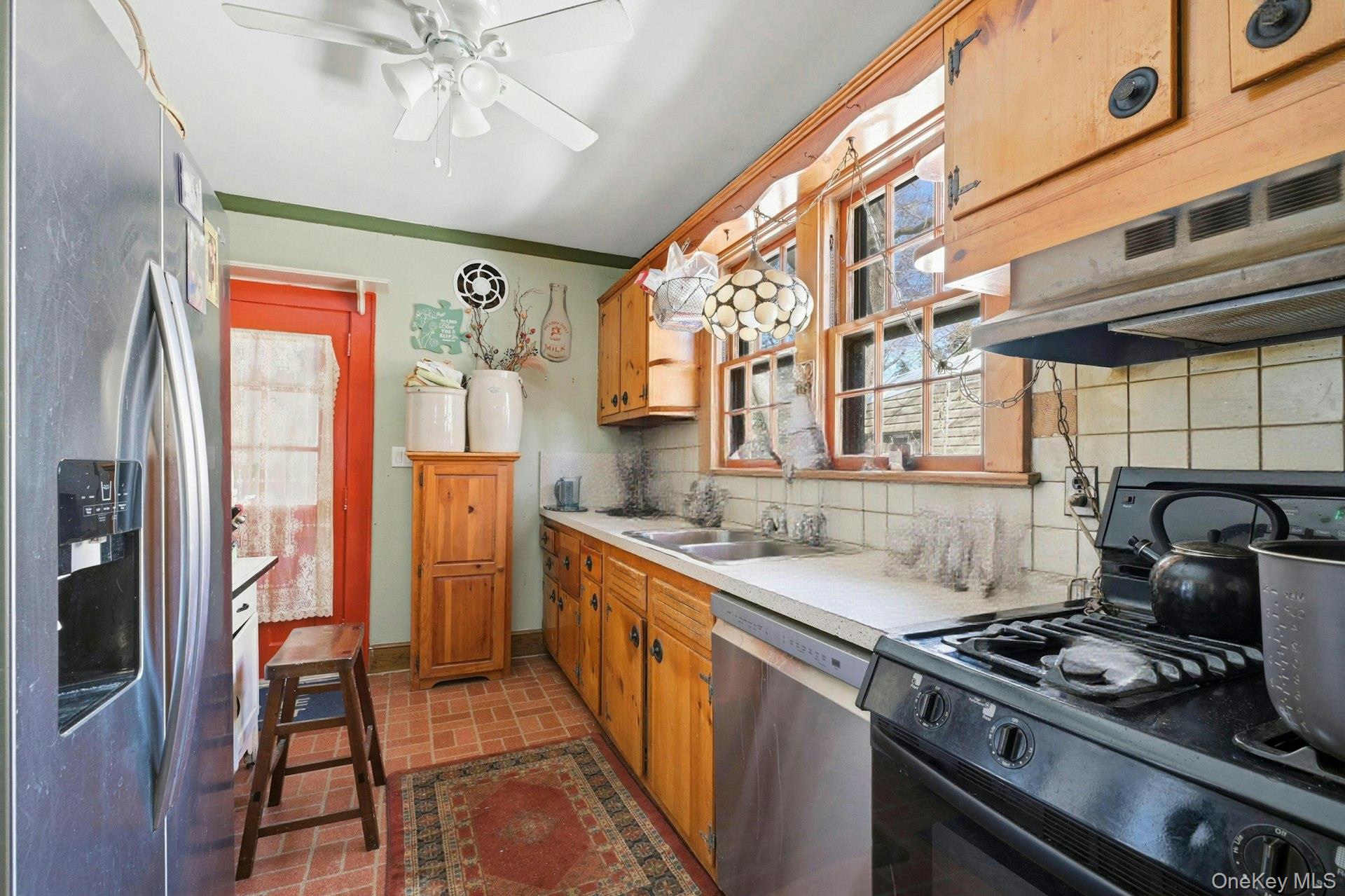 #10 photo, 22 W 12th Street, Huntington Station , NY 11746