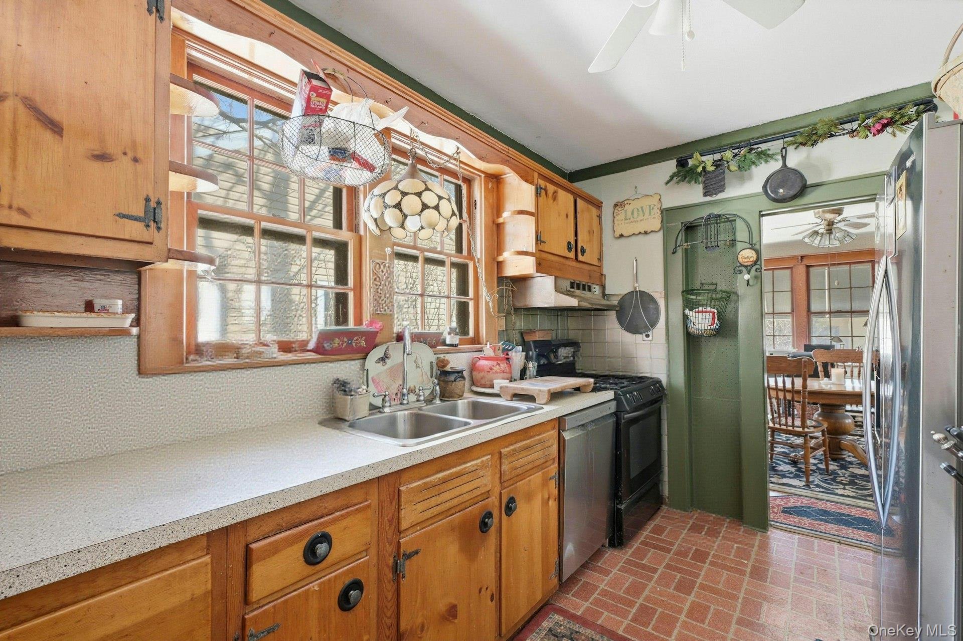 #11 photo, 22 W 12th Street, Huntington Station , NY 11746