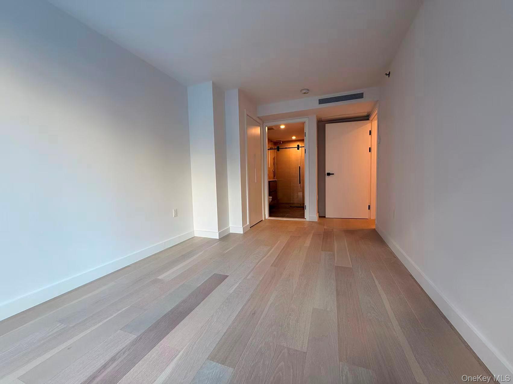 #11 photo, 14449 Northern Boulevard, クイーンズ区 Flushing , NY 11354