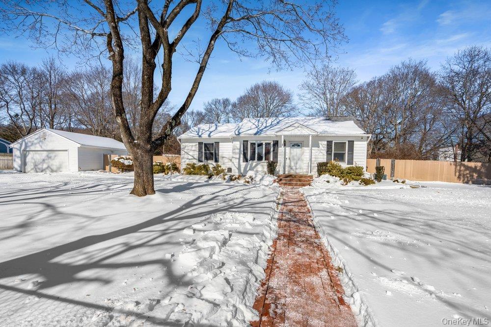 #1 photo, 105 Greenport Avenue, サフォーク郡 Medford , NY 11763