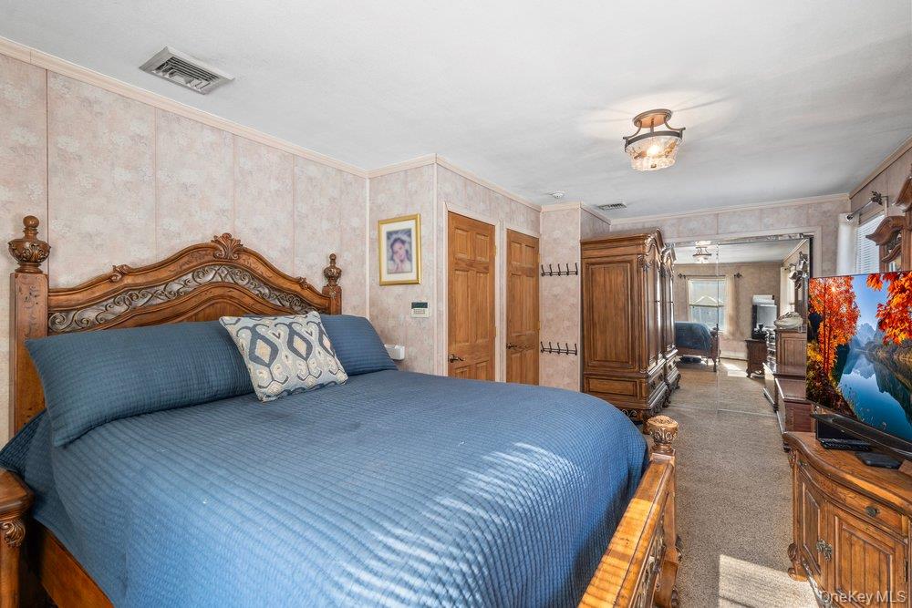 #13 photo, 105 Greenport Avenue, サフォーク郡 Medford , NY 11763