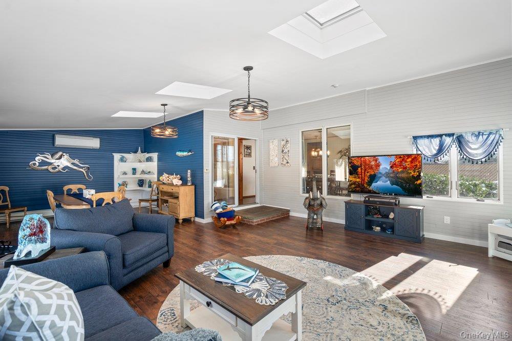 #16 photo, 105 Greenport Avenue, サフォーク郡 Medford , NY 11763