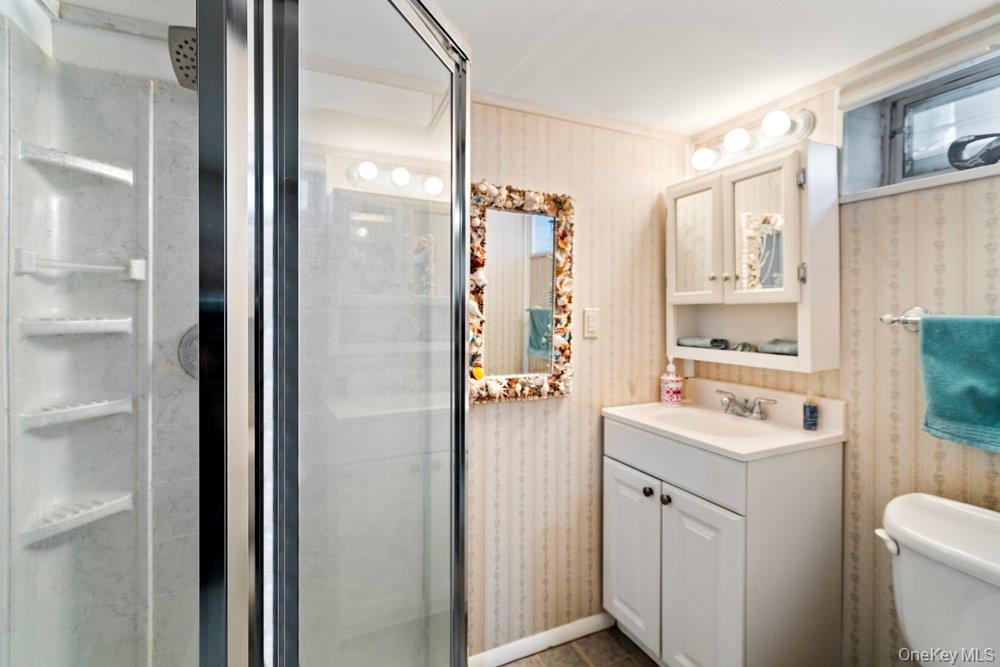 #19 photo, 105 Greenport Avenue, サフォーク郡 Medford , NY 11763