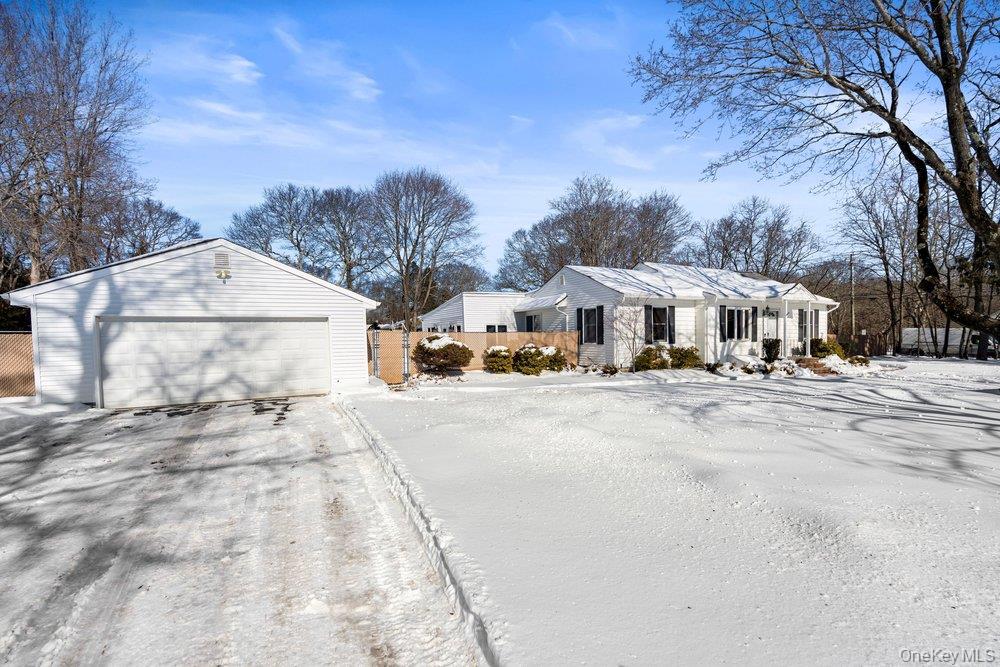 #2 photo, 105 Greenport Avenue, サフォーク郡 Medford , NY 11763