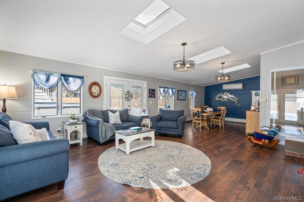 #3 photo, 105 Greenport Avenue, サフォーク郡 Medford , NY 11763