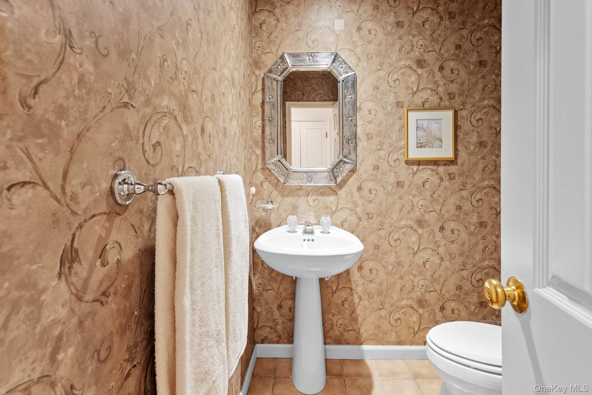 #13 photo, 520 Hampton Road, Southampton , NY 11968