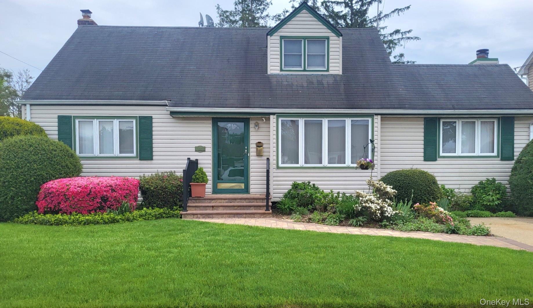 #1 photo, 1860 Maurice Avenue, নাসাউ কাউন্টি East Meadow , NY 11554