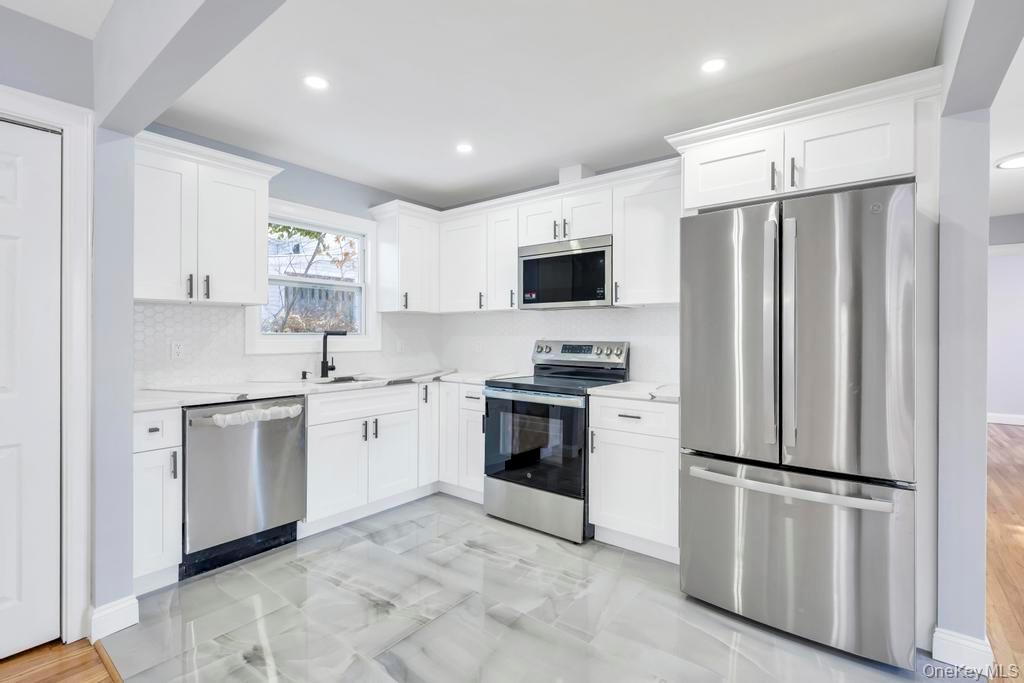 #12 photo, 435 Echo Avenue, সাফোক কাউন্টি Sound Beach , NY 11789