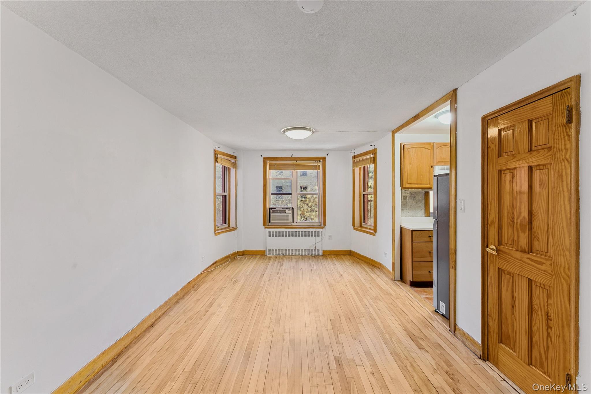 #11 photo, 33-35 81st Street, कुईंस Jackson Heights , NY 11372