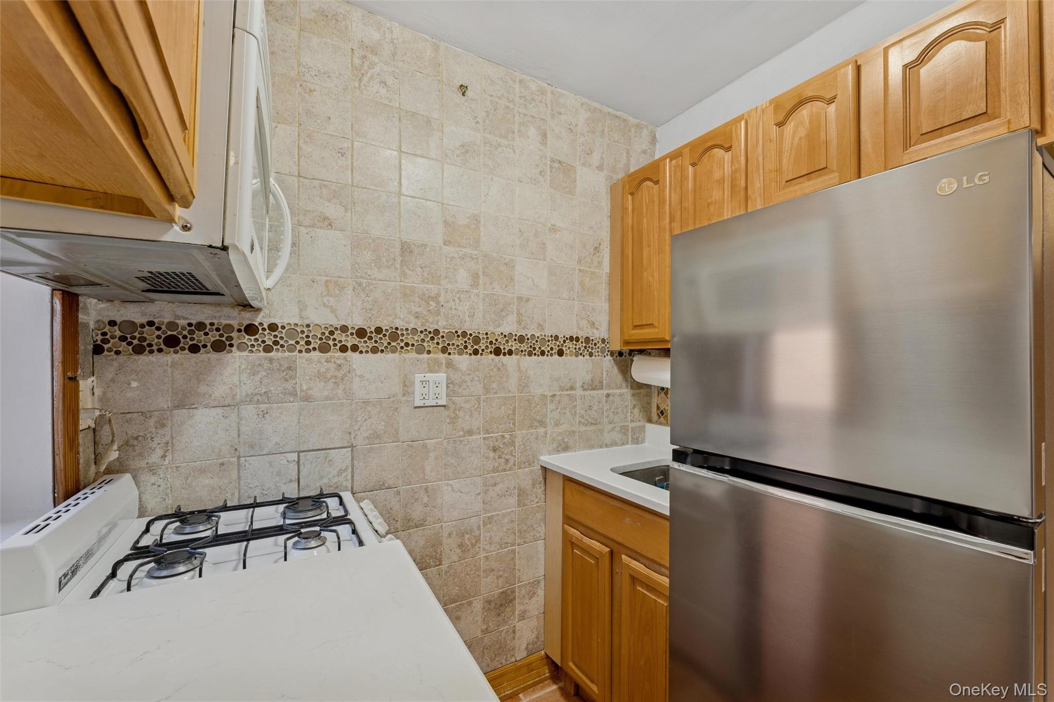 #8 photo, 33-35 81st Street, कुईंस Jackson Heights , NY 11372