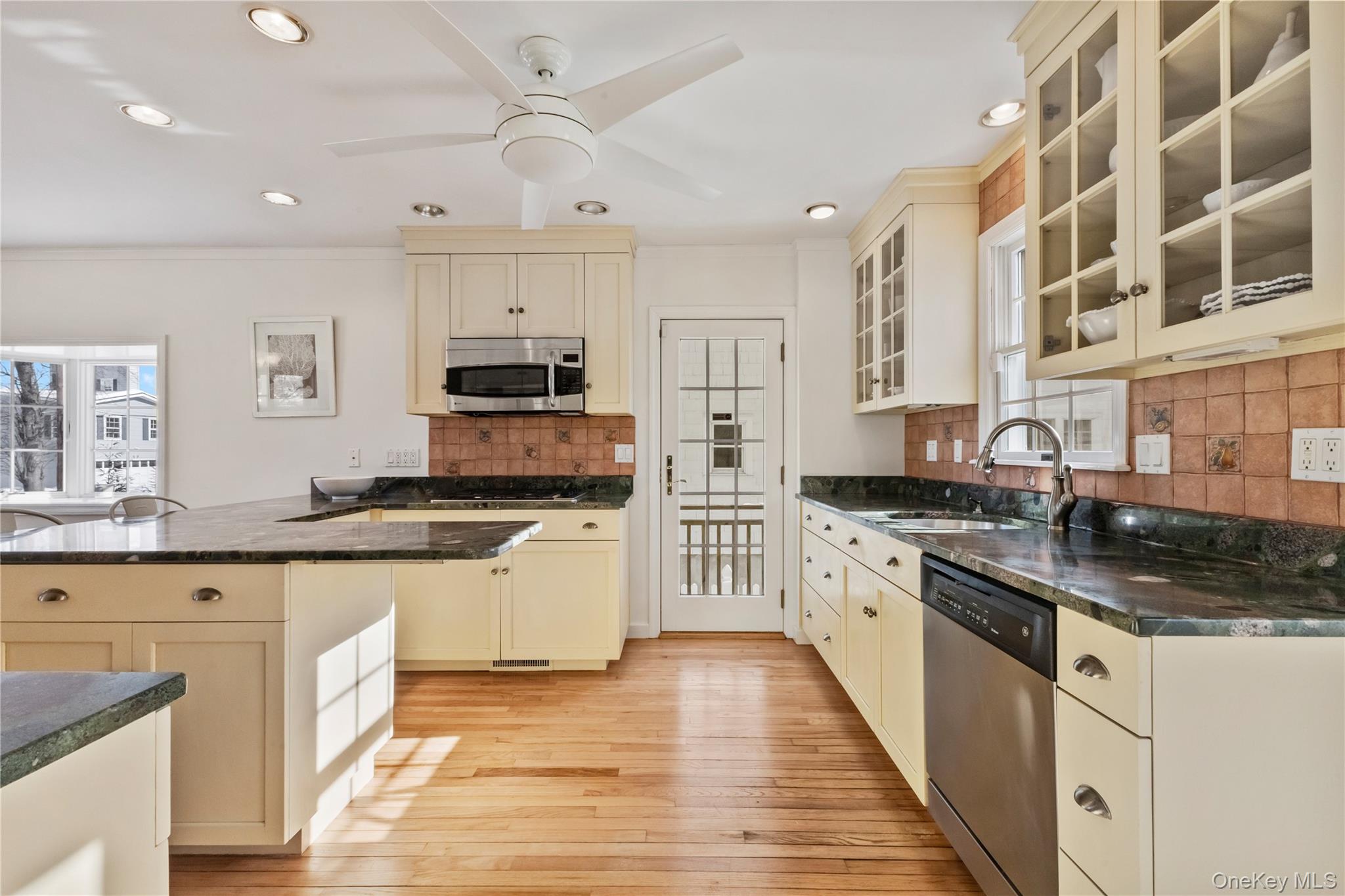 #11 photo, 53 Oak Avenue, Larchmont , NY 10538