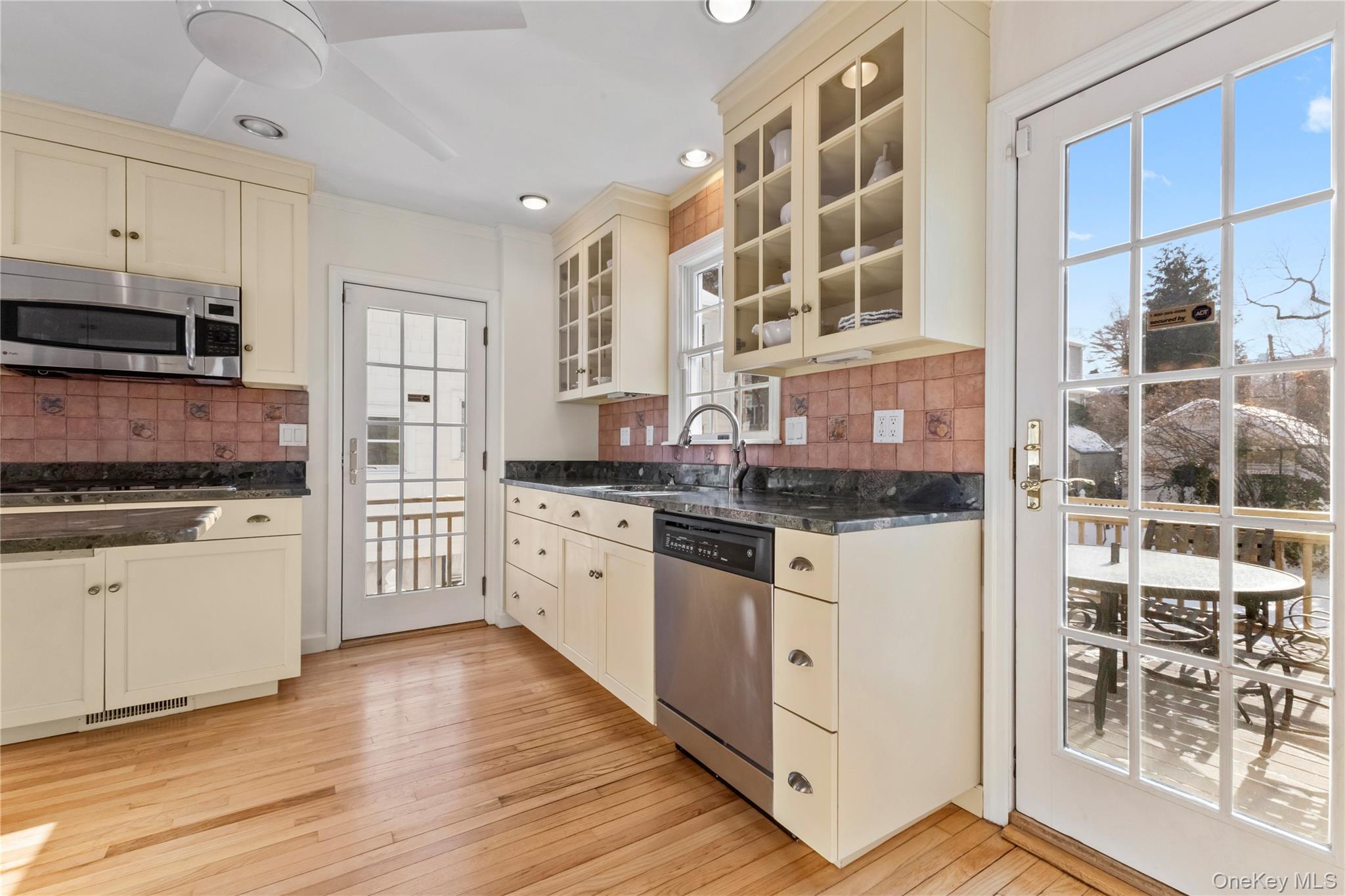 #12 photo, 53 Oak Avenue, Larchmont , NY 10538