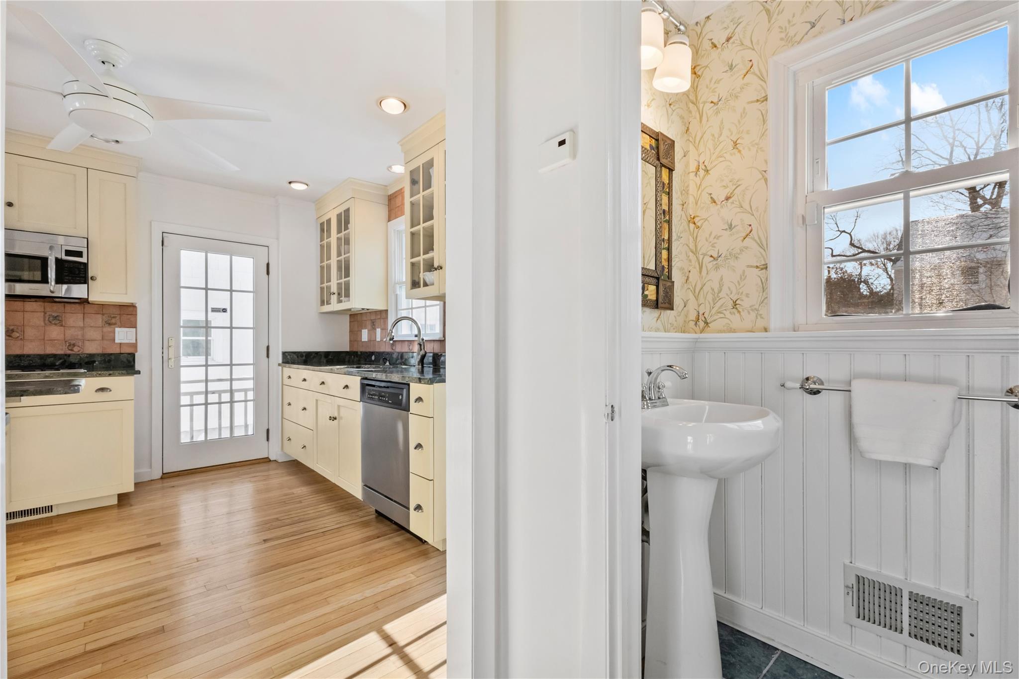 #16 photo, 53 Oak Avenue, Larchmont , NY 10538