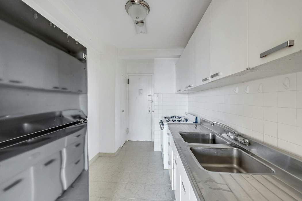 #14 photo, 1 Fordham Hill Oval, University Heights , NY 10468