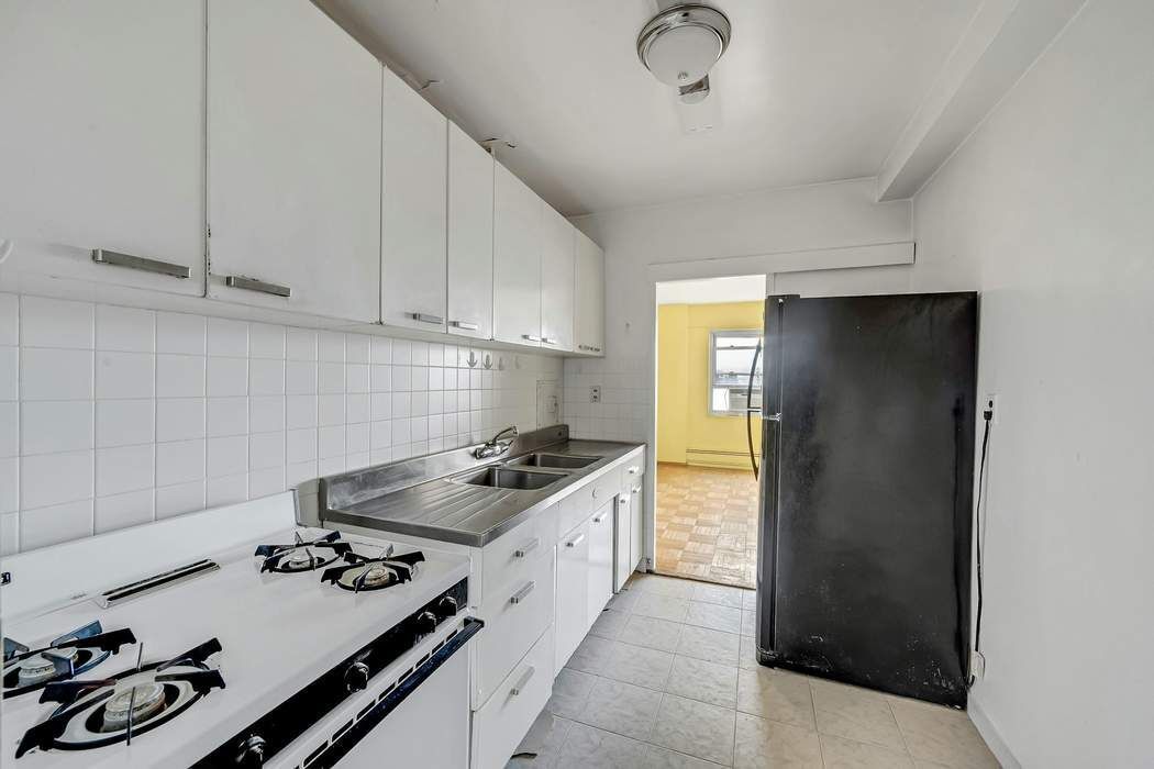 #16 photo, 1 Fordham Hill Oval, University Heights , NY 10468