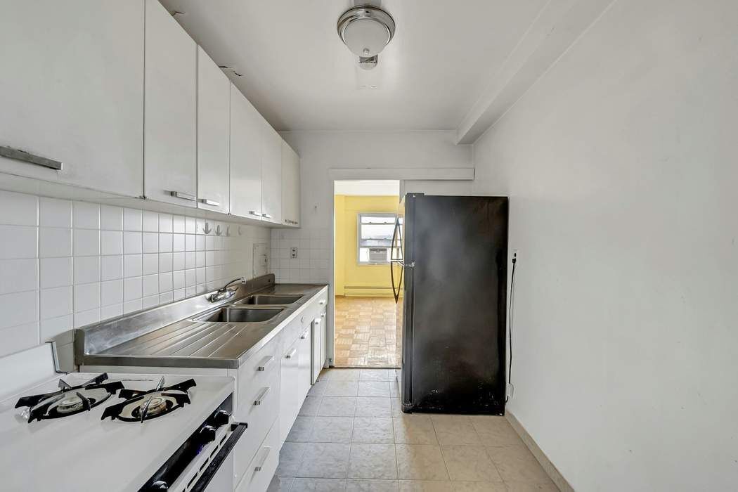 #17 photo, 1 Fordham Hill Oval, University Heights , NY 10468