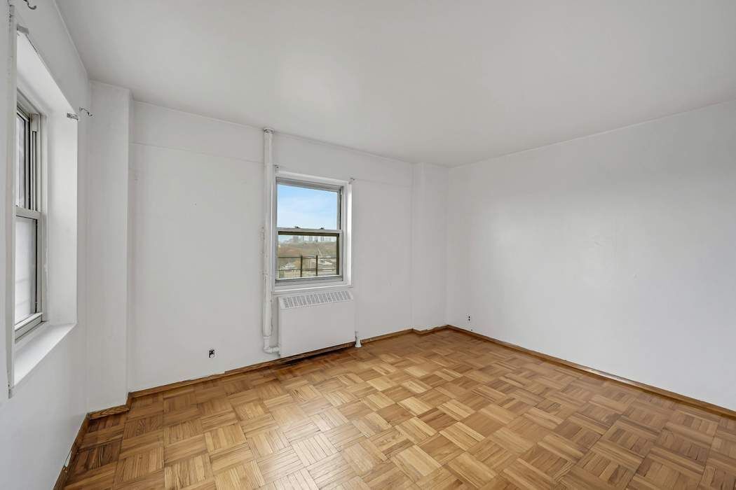 #18 photo, 1 Fordham Hill Oval, University Heights , NY 10468