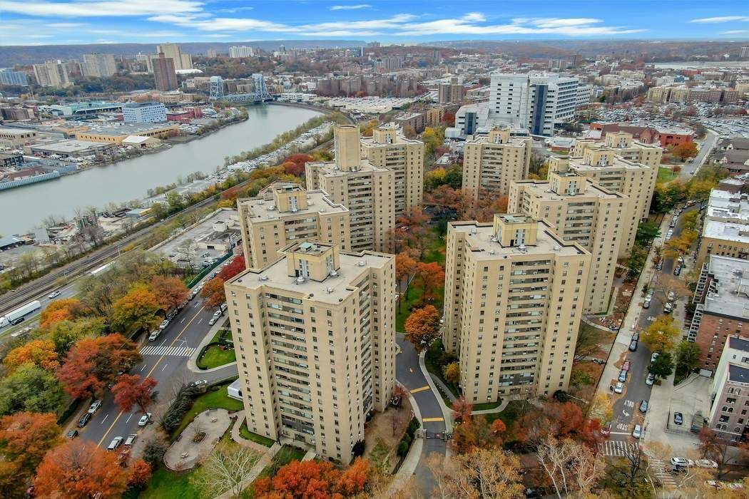 #7 photo, 1 Fordham Hill Oval, University Heights , NY 10468