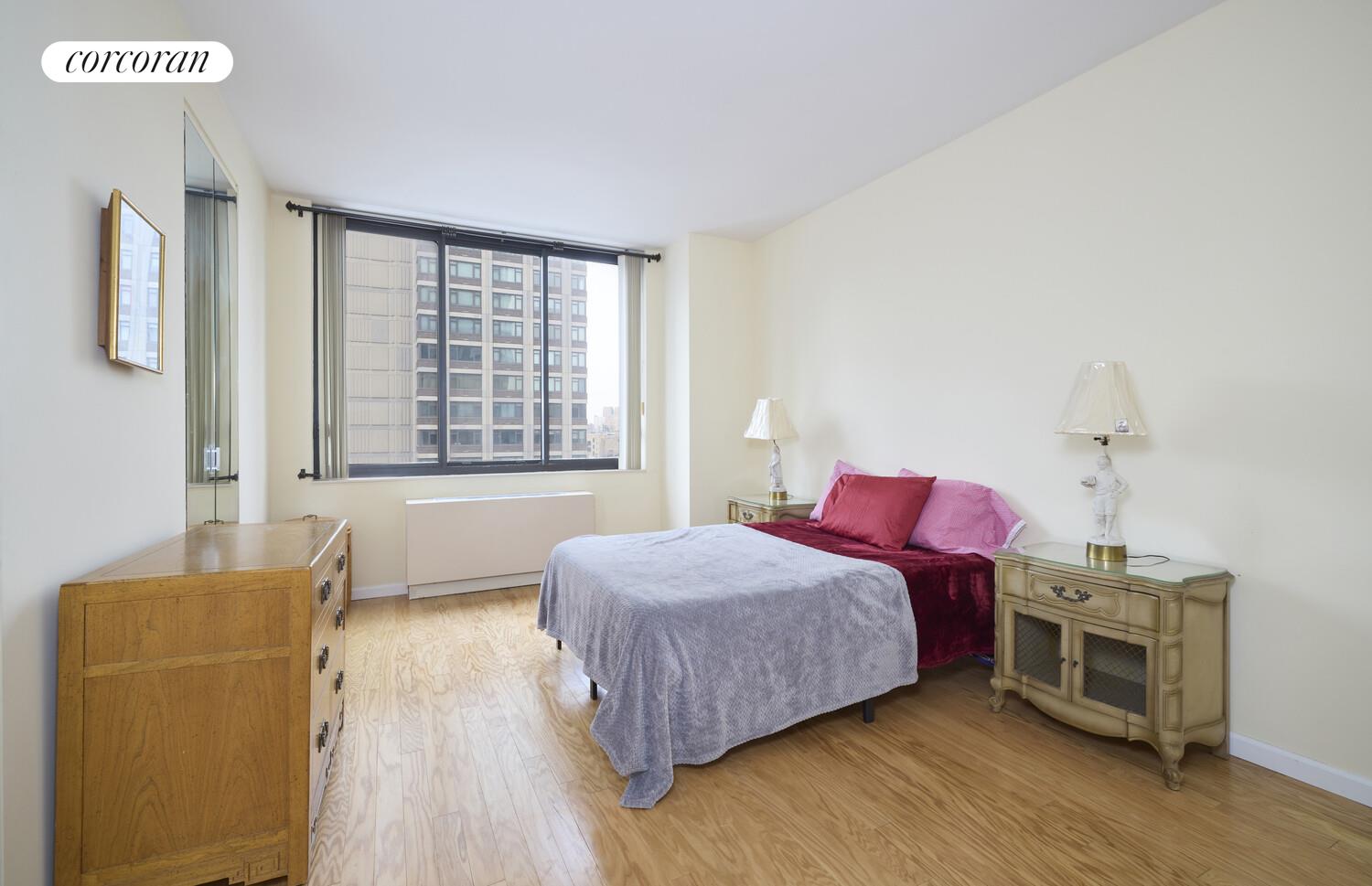 #4 photo, 200 E 65TH Street, マンハッタン Lenox Hill , NY 10065