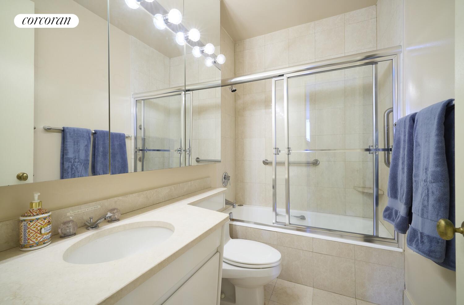 #5 photo, 200 E 65TH Street, マンハッタン Lenox Hill , NY 10065