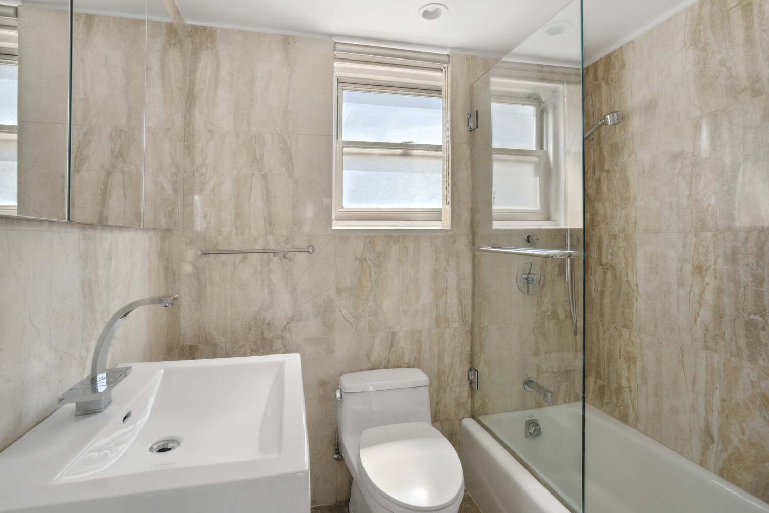 #11 photo, 333 E 46TH Street, マンハッタン Turtle Bay , NY 10017