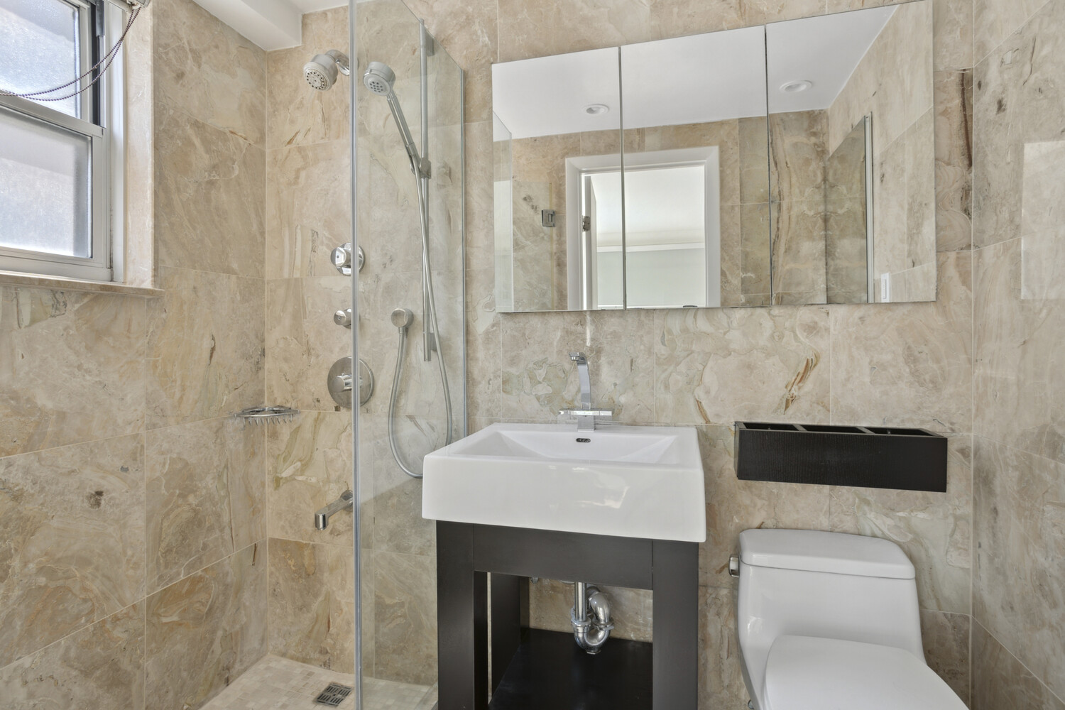 #12 photo, 333 E 46TH Street, マンハッタン Turtle Bay , NY 10017