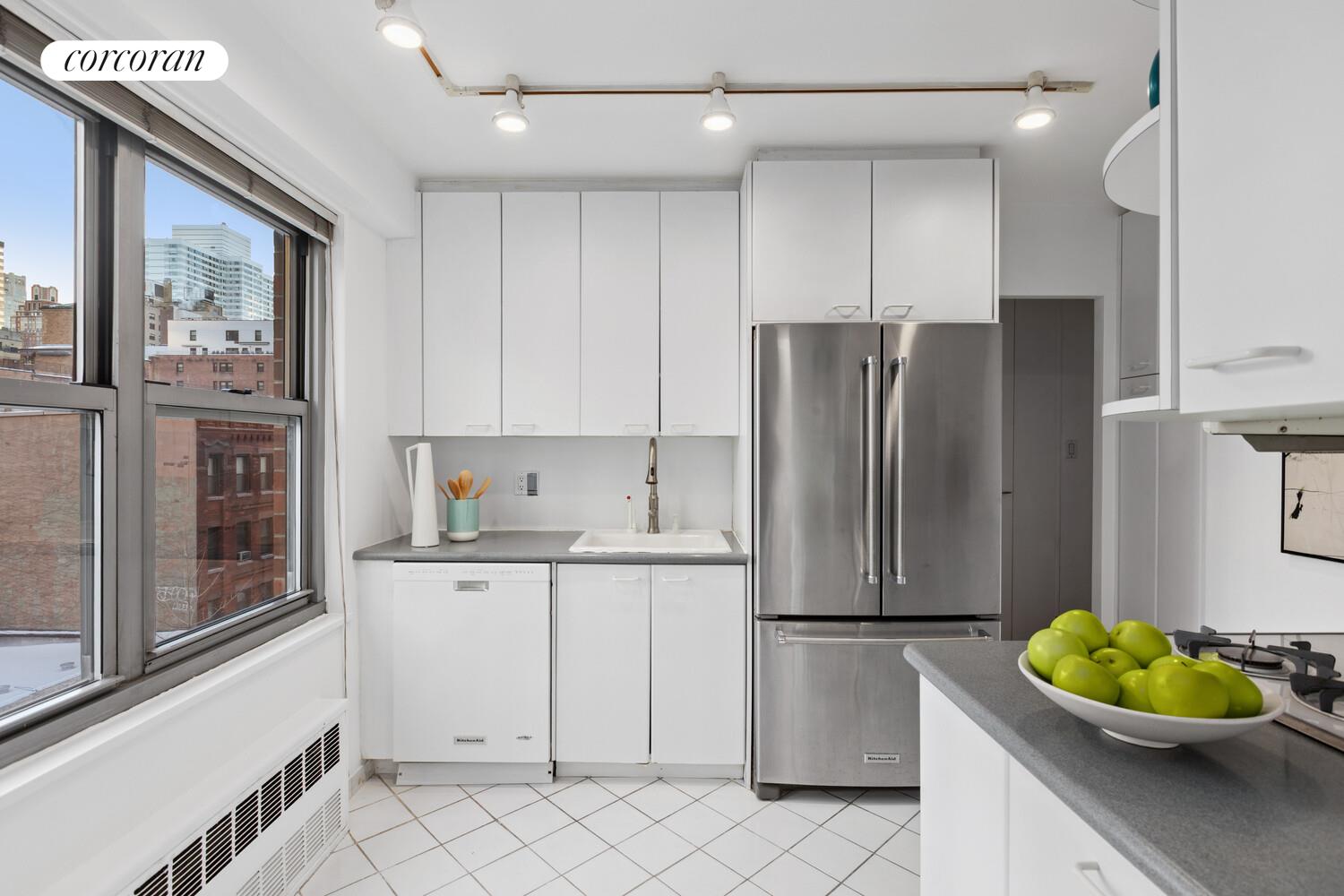 #13 photo, 360 E 72ND Street, Lenox Hill , NY 10021