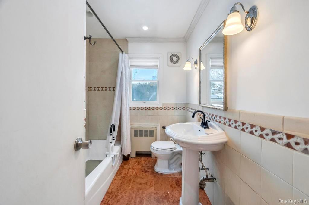 #16 photo, 4 Adams Street, নাসাউ কাউন্টি Hicksville , NY 11801