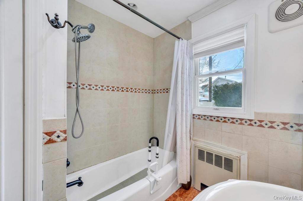 #17 photo, 4 Adams Street, নাসাউ কাউন্টি Hicksville , NY 11801