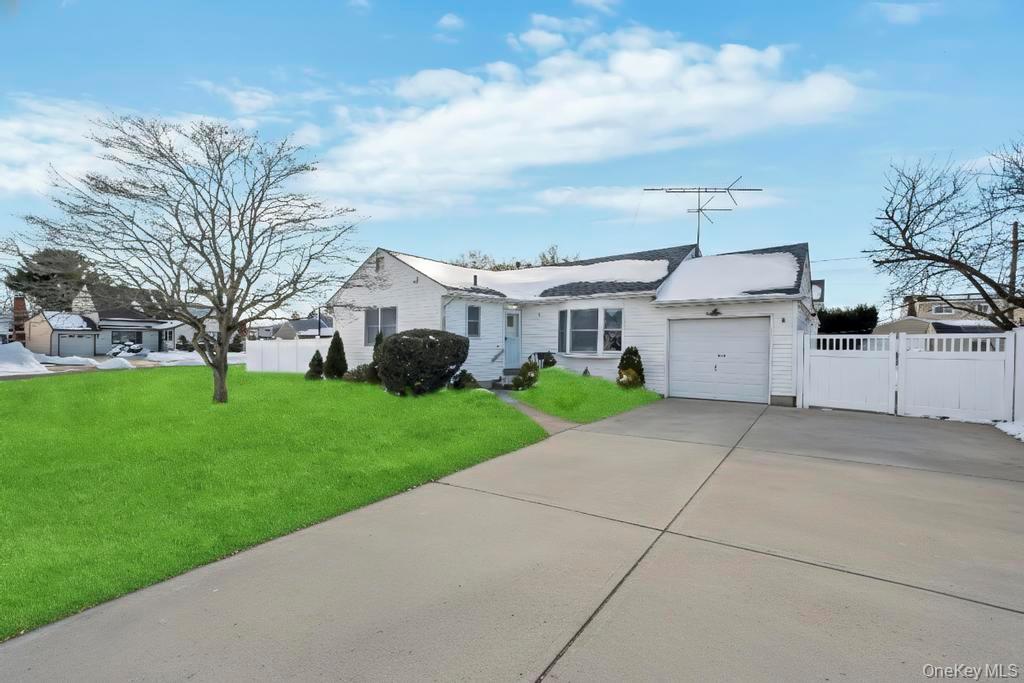 #2 photo, 4 Adams Street, নাসাউ কাউন্টি Hicksville , NY 11801