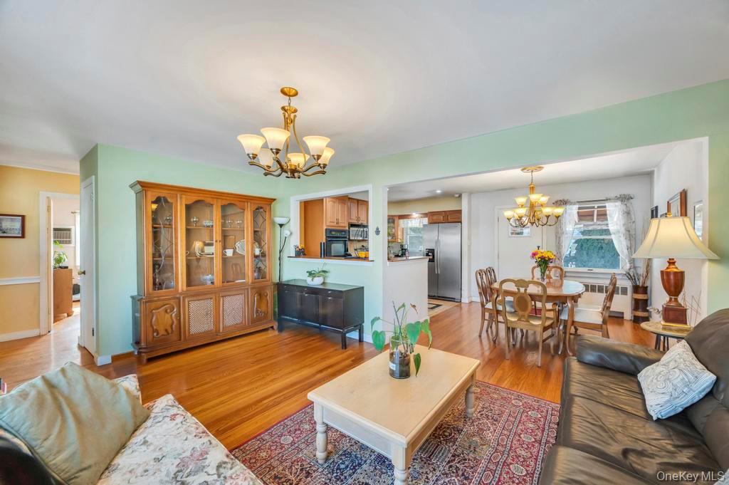 #8 photo, 4 Adams Street, নাসাউ কাউন্টি Hicksville , NY 11801