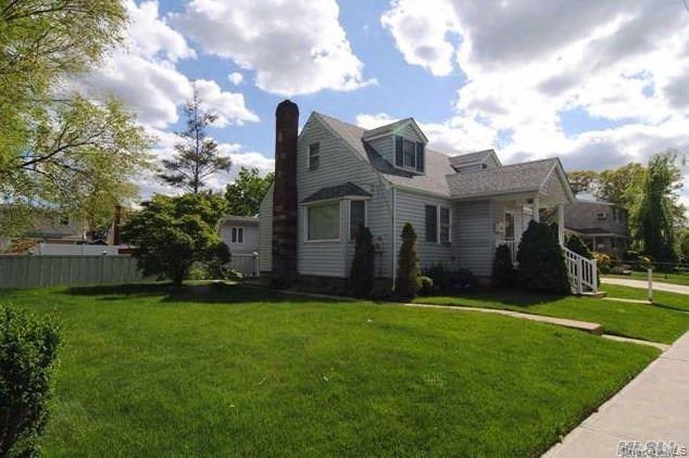 #1 photo, 66 Chicago Avenue, नासाउ काउंटी Massapequa , NY 11758