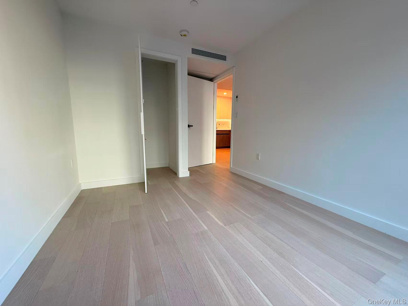 #5 photo, 14449 Northern Boulevard, クイーンズ区 Flushing , NY 11354