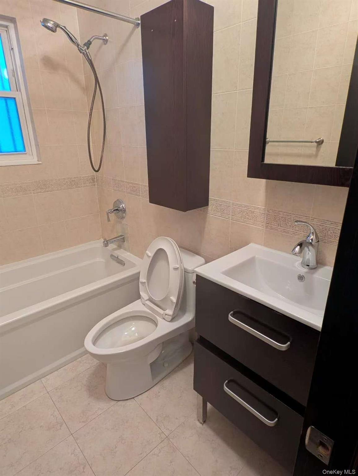 #13 photo, 6408 213th Street, クイーンズ区 Oakland Gardens , NY 11364